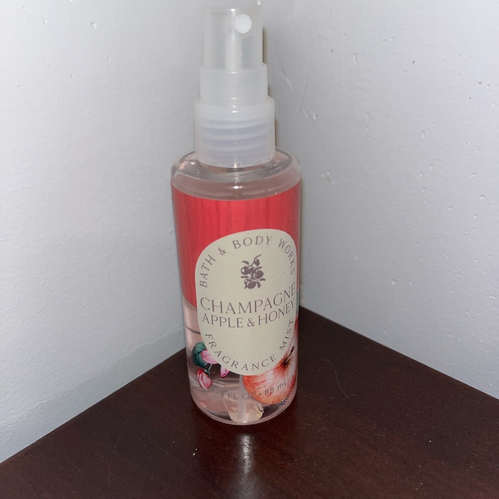 Bath & Body Works Champagne Honey & Apple mini spray!